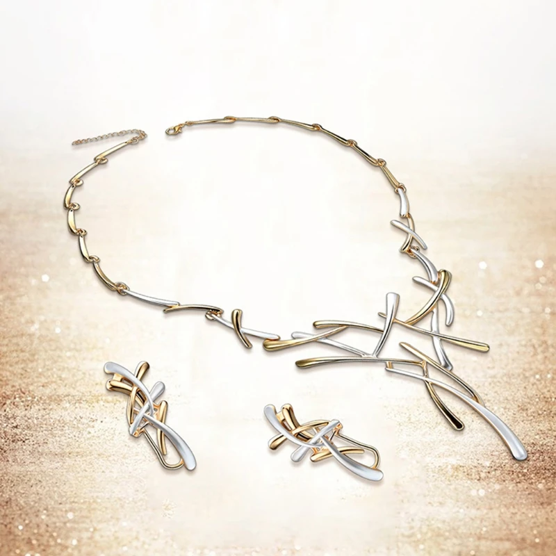 Женский комплект бижутерии из колье и серёг цвет в ассортименте