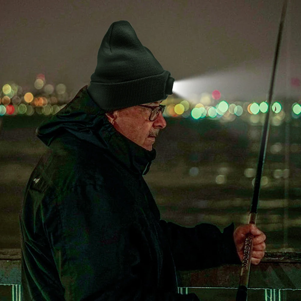 

Шапка-бини со светодиодной подсветкой и защитой от ветра