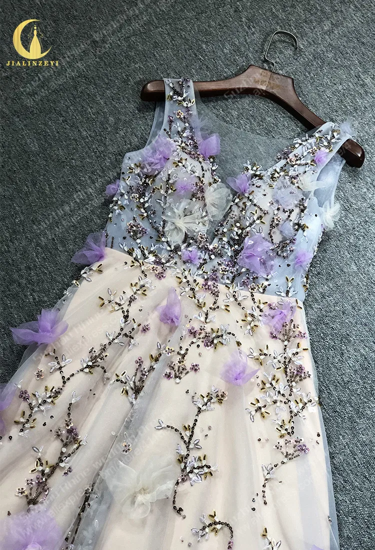 Рисунок 3 - Женское вечернее платье с V-образным вырезом