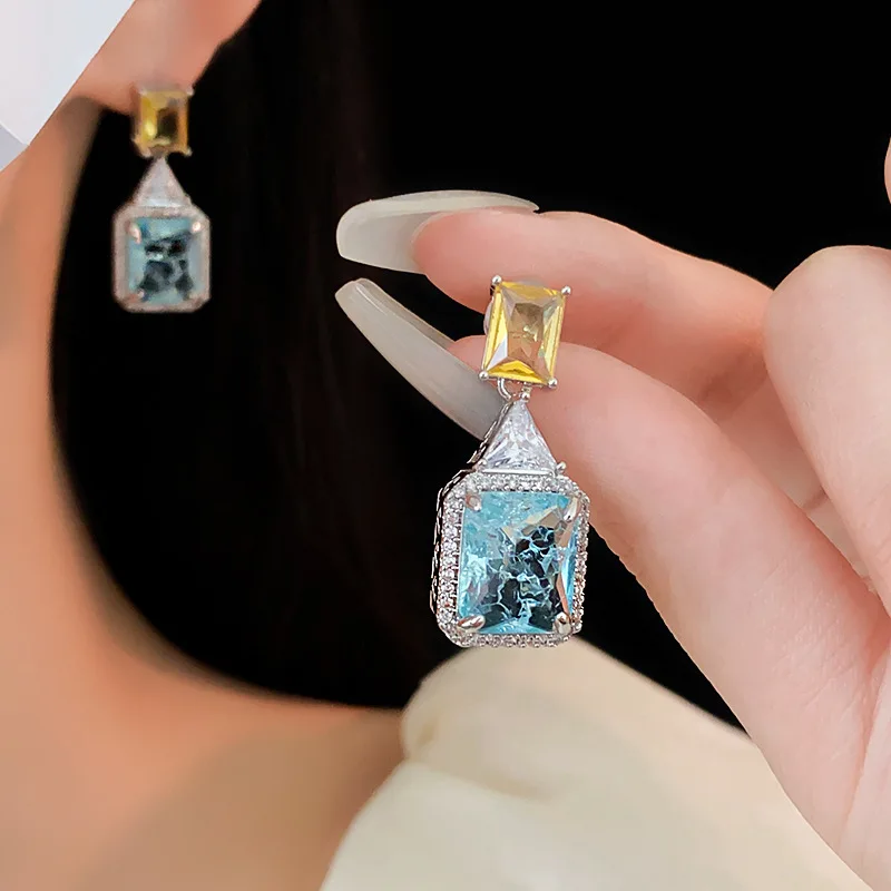 Билинцветные квадратные синие циркониевые серьги