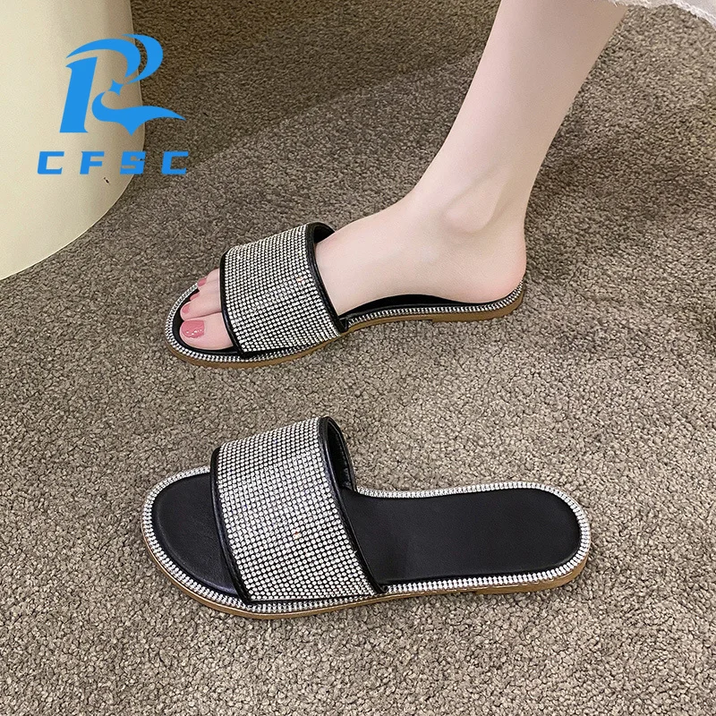 

Женские шлепанцы Стразы, новинка 2022, модные натуральные шлепанцы с плоской подошвой, пляжные блестящие сандалии, женская обувь размера плюс...