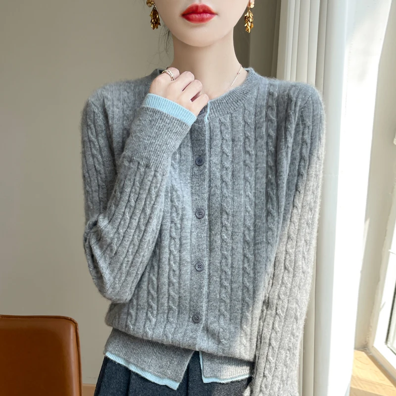 Короткий вязаный свитер с контрастной расцветкой