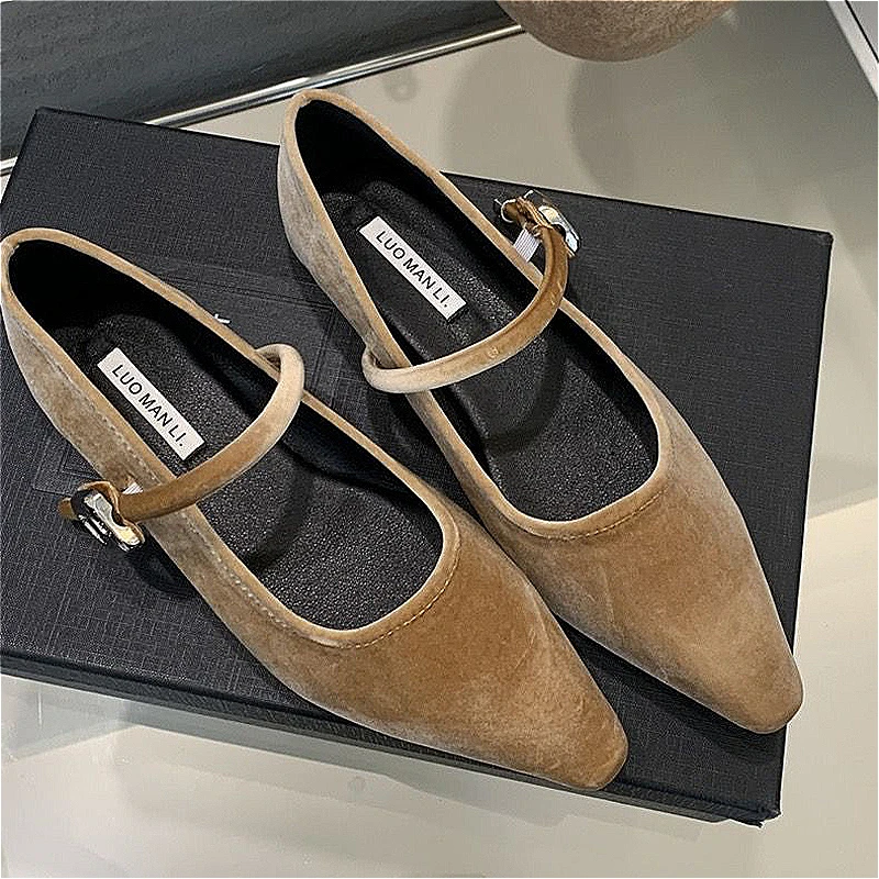 Замшевые женские туфли с острым носком на плоской подошве Marie Janes трендовые