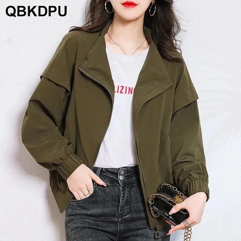 

Куртка женская короткая армейского зеленого цвета с рукавами «летучая мышь»