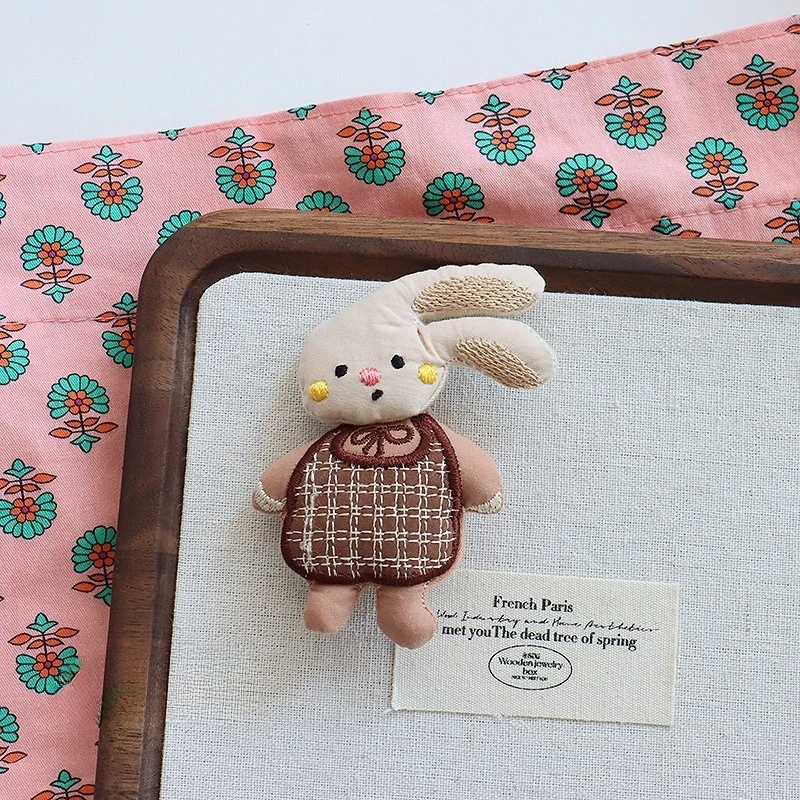 

Пасторальная брошь кролик