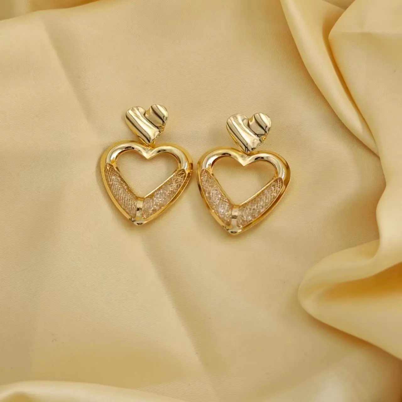 

New Design Fashion Golden Metal Luster Love Shaped Inlaid Diamond Pendant Earrings Niche Luxurious Women's Jewelry Gift