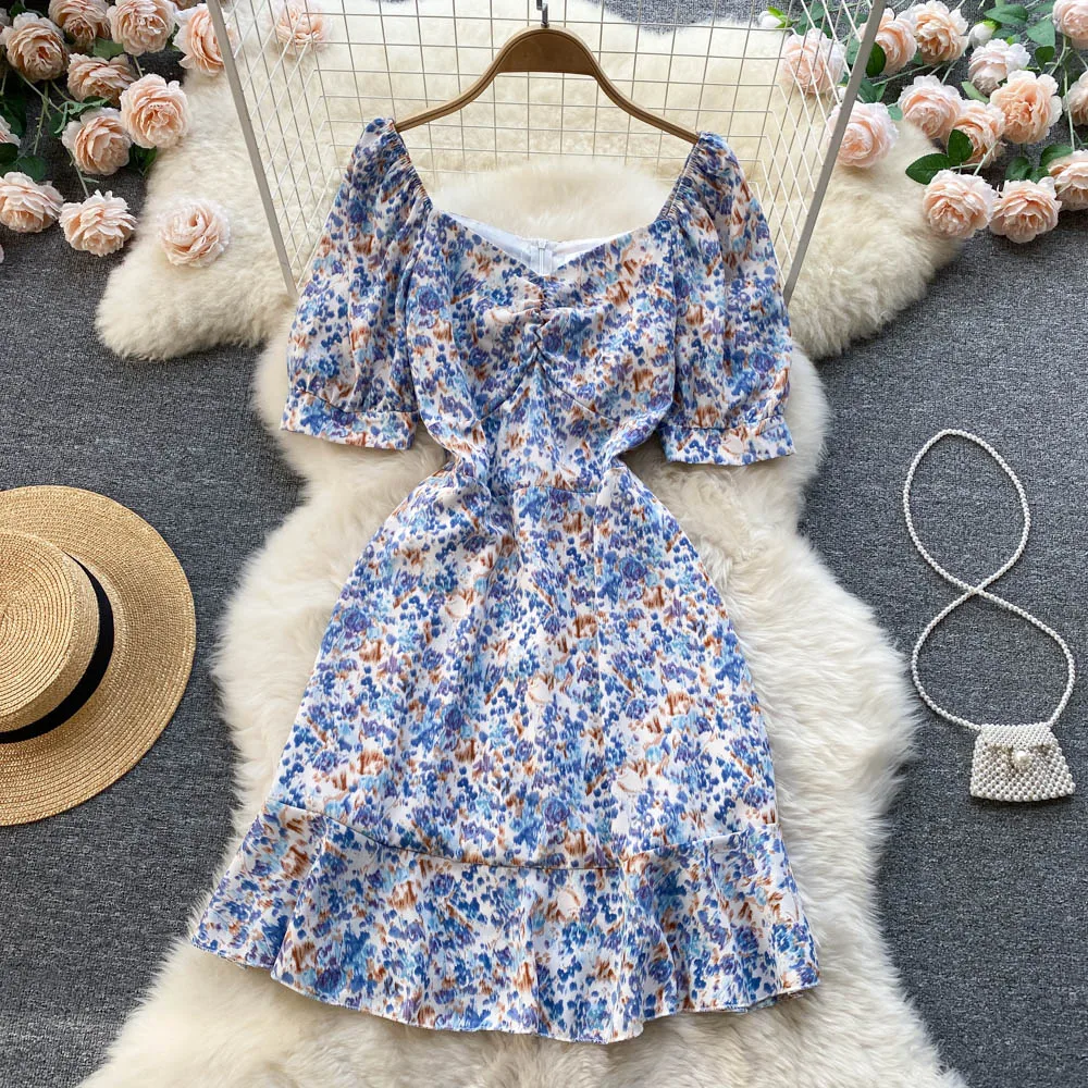 

2022 summer new short-sleeved square-neck girl sweet and gentle floral V-neck puff sleeve high waist chiffon dress