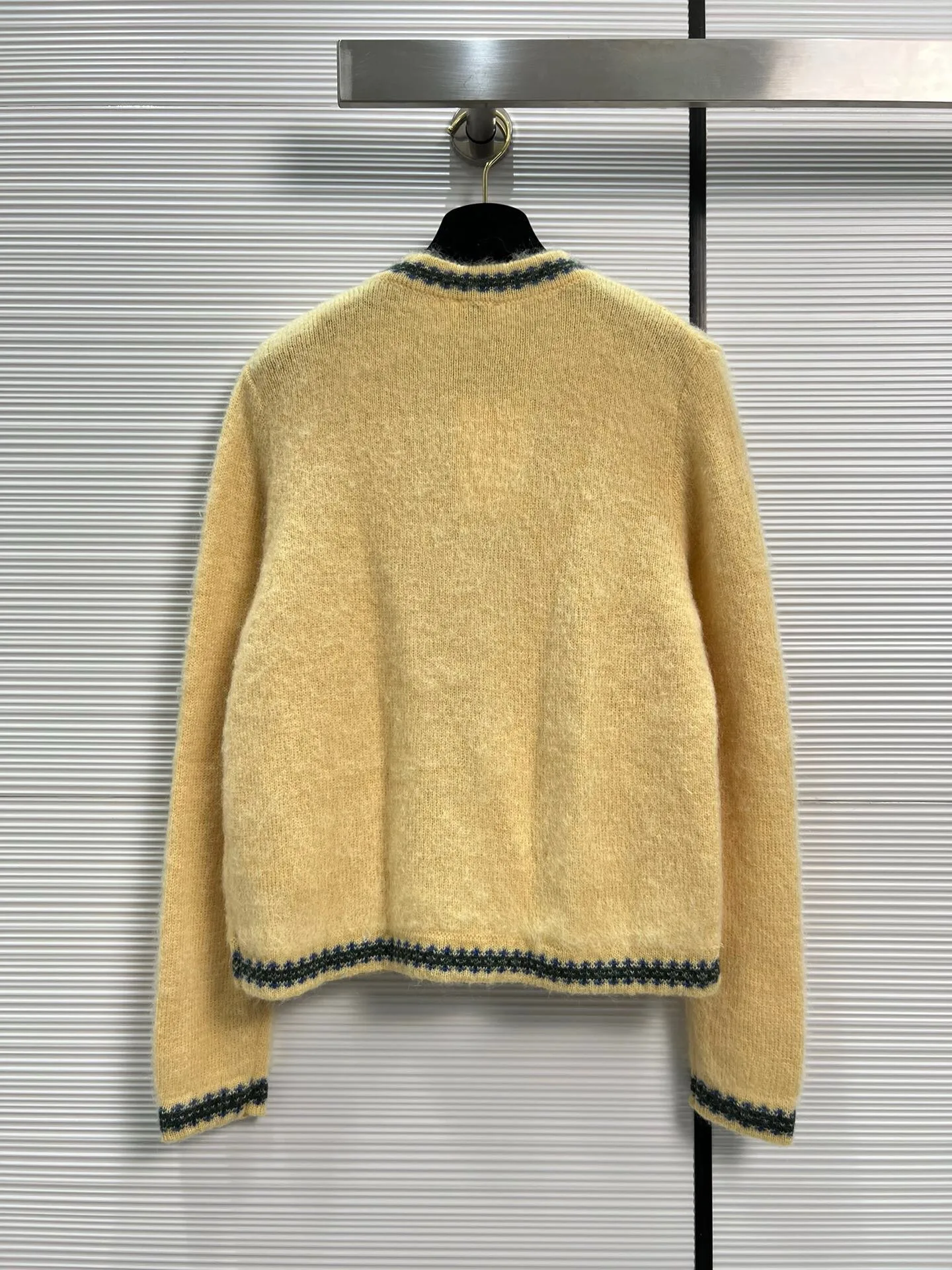 

Новинка Осень/Зима 23, вязаный кардиган гусиного и желтого цвета, мохеровый материал под заказ, контрастные цвета