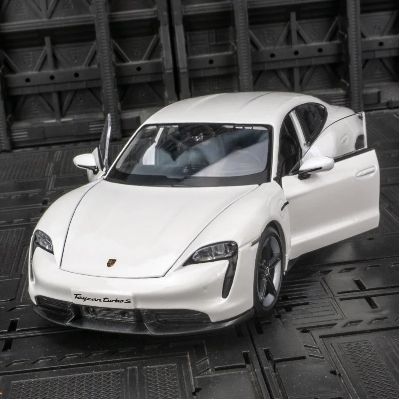 Фото Модель автомобиля Bburago 1:24 Porsche Taycan из сплава, с открывающимися дверями, капотом и багажником, подходит для коллекционирования. №2