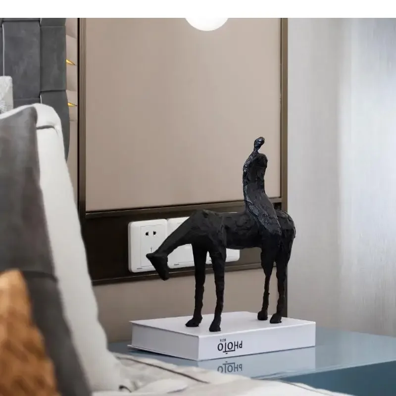 Статуя кавалера из фигурок Минималистичная репродукция