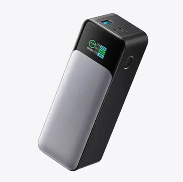 Фото Портативный внешний аккумулятор Anker Power Bank 737 140W 24000mAh PowerCore с 3 портами, быстрой зарядкой и цифровым дисплеем №2
