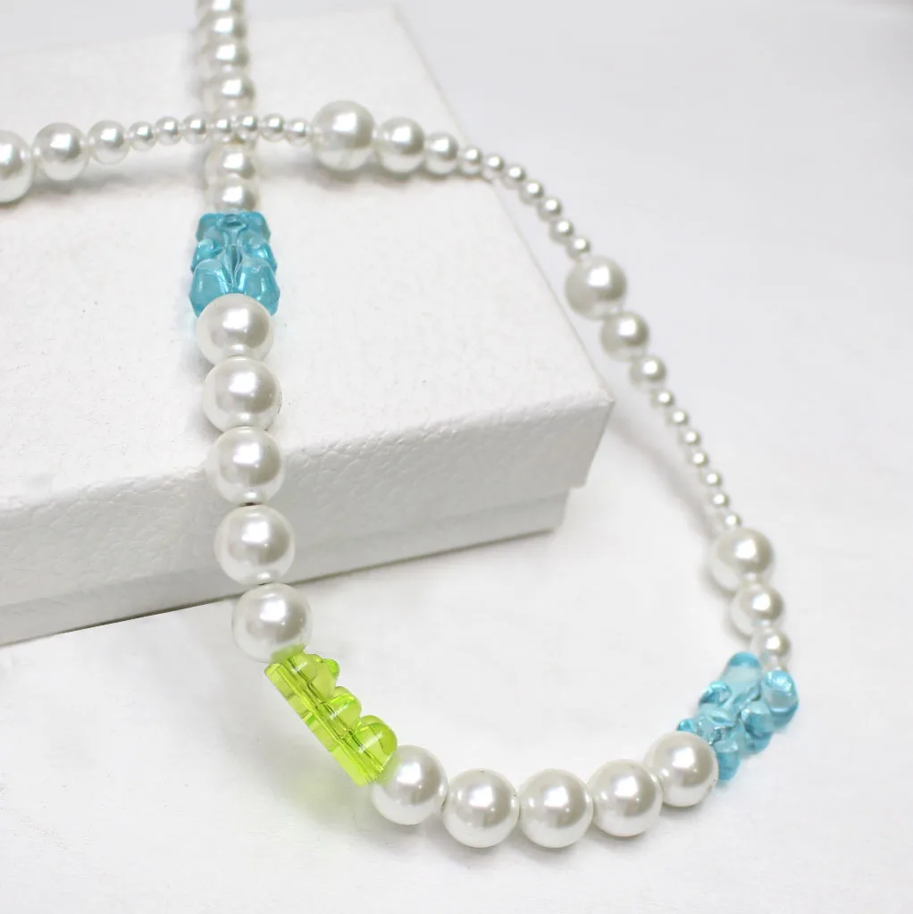 Минималистское и универсальное жемчужное ожерелье с плюшевым мишкой во