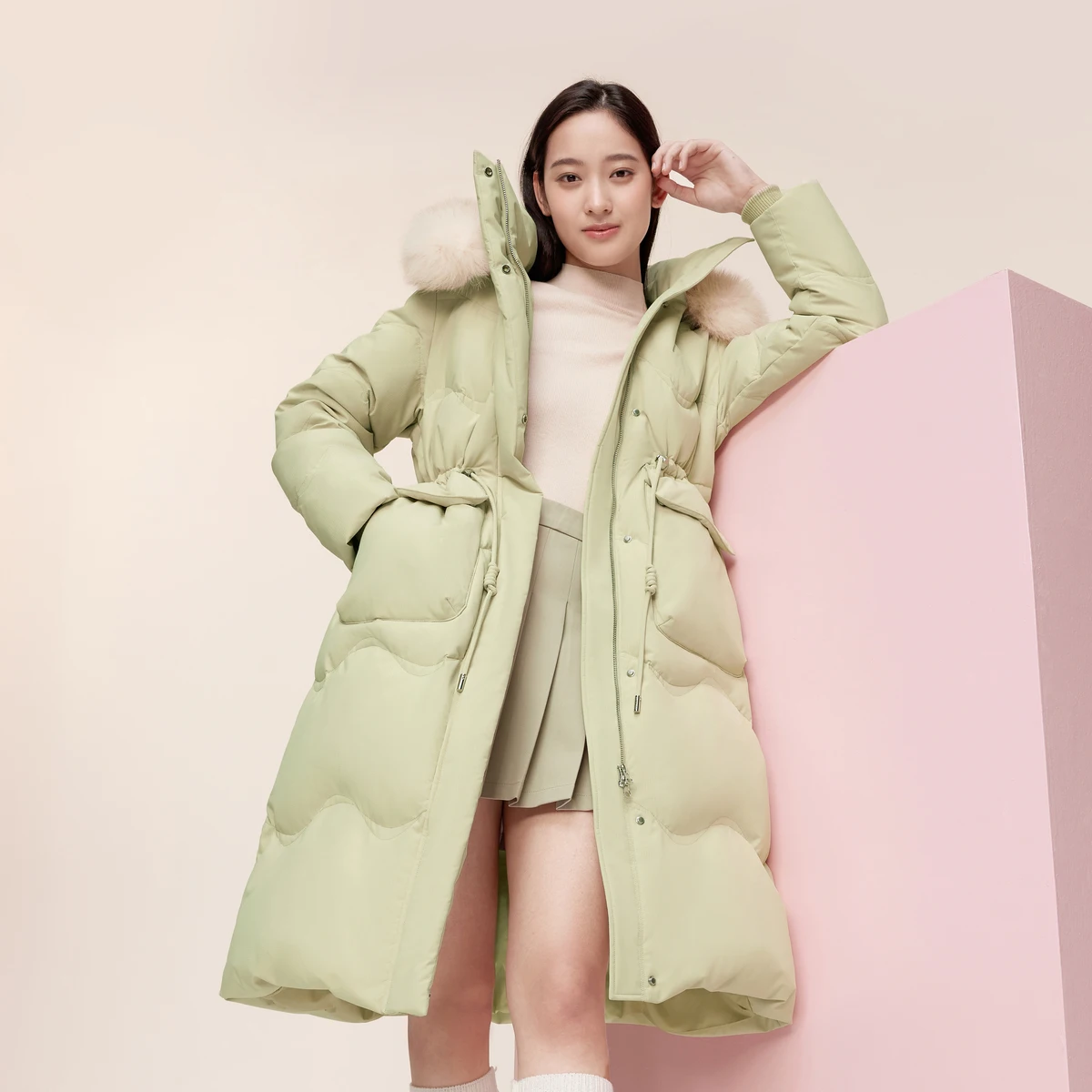 Женская зимняя пуховая куртка BOSIDENG