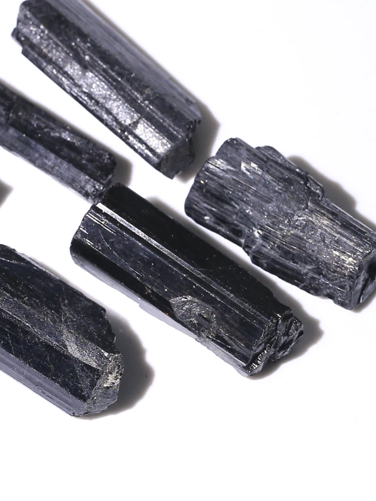 Черный турмалин необработанный камень украшения вертикальные полосы