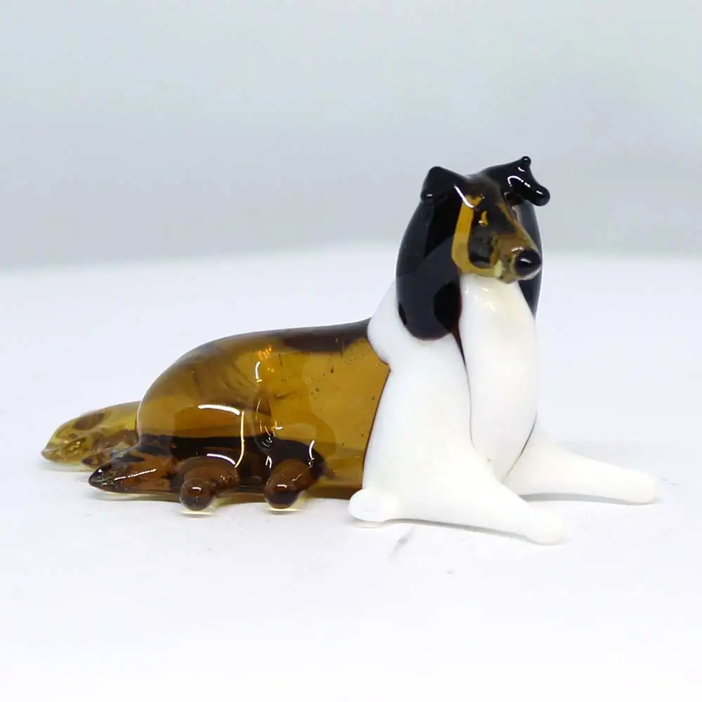 Колли лежащая фигурка собаки из цветного стекла #153 |