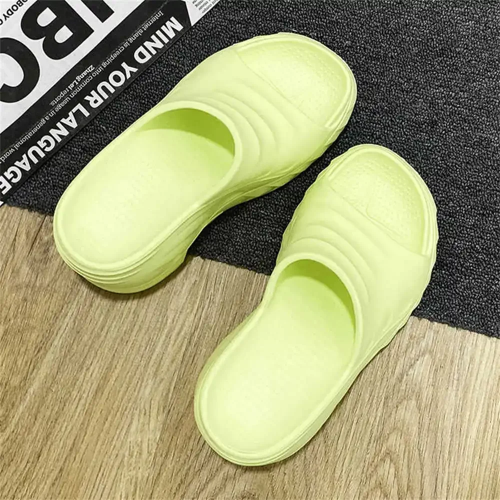 Осенние женские сандалии для спальни 43 летние шлепанцы обувь кроссовки