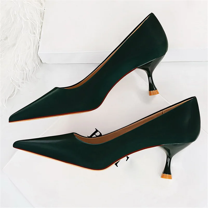 

2023 Women 5.5cm High Heels Pointed Toe Pumps Lady Scarpins Fetish Dark Green Kitten Low Heels Party Office White Fashion Shoes