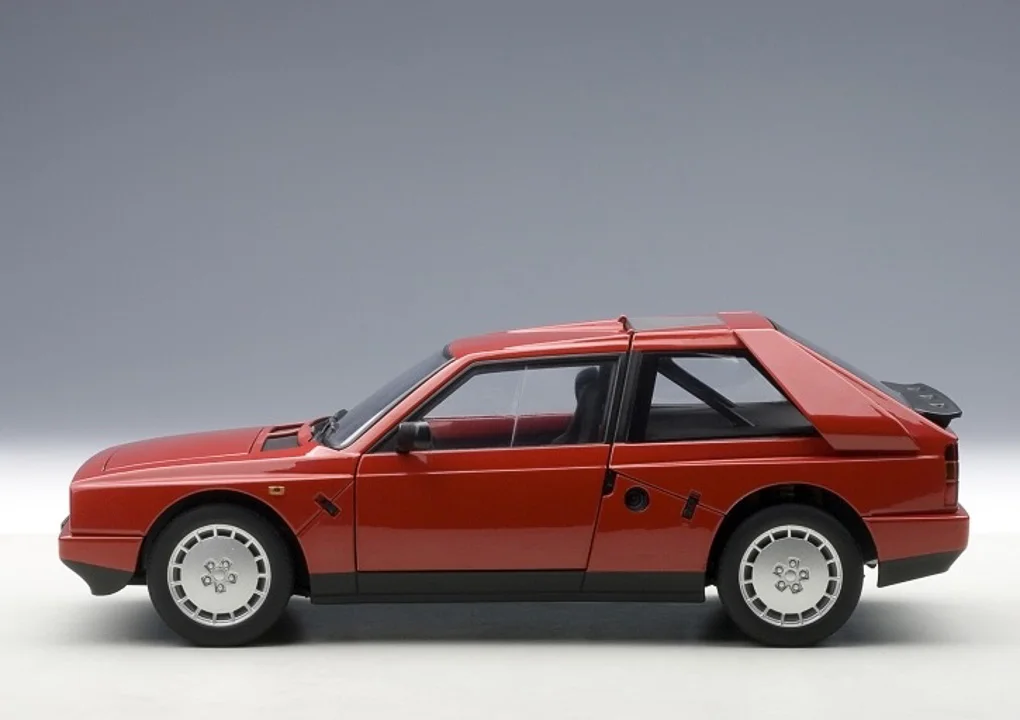 LANCIA DELTA S4 STRADALE 1985 RED METALLIC |