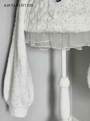 Оригинальный белый свитер с рукавами-фонариками и открытыми плечами женский