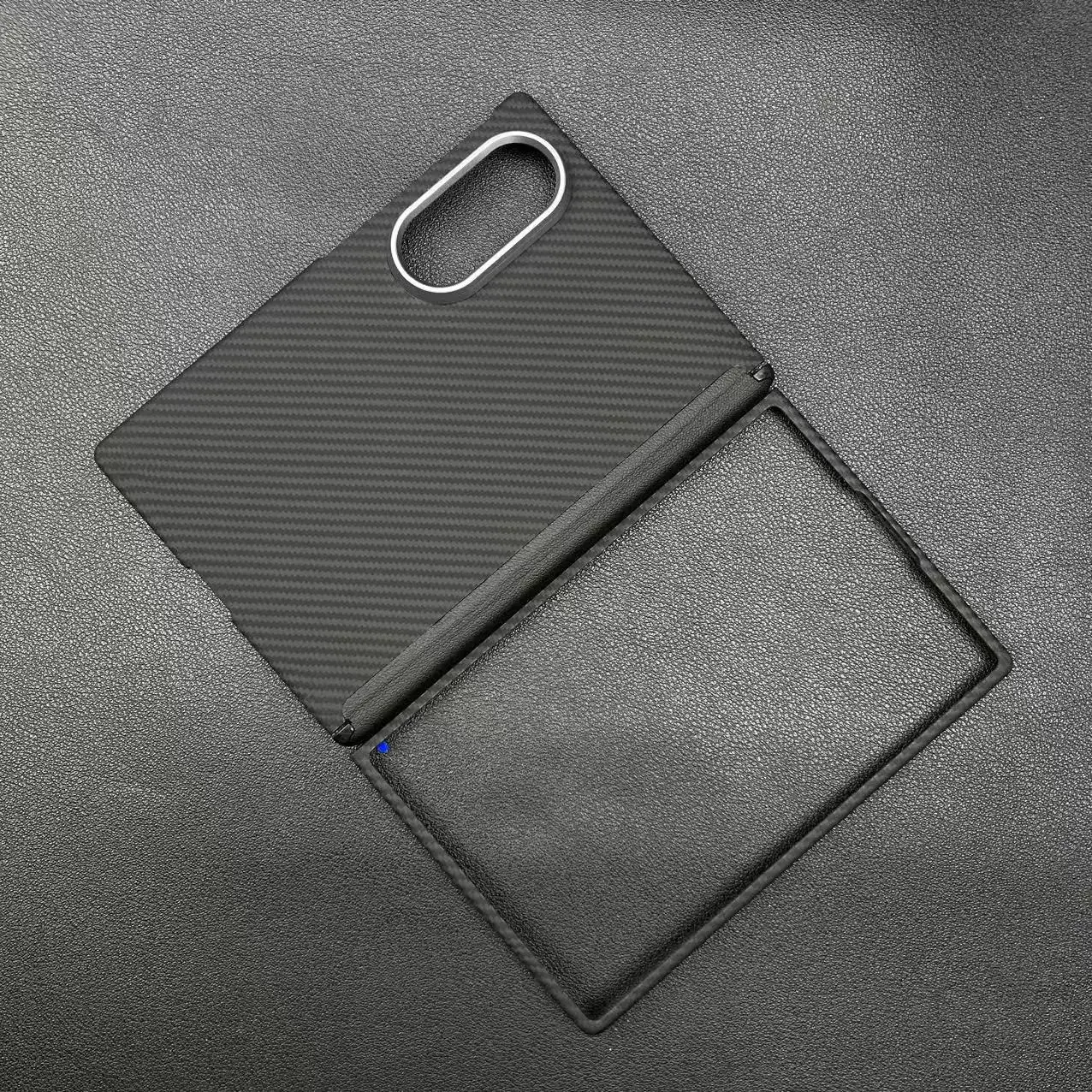 Фото Чехол из кевлара для Samsung Galaxy Z Fold 8 с защитой шарнира передней крышки, магнитный, из углеродного волокна, тонкий, противоударный, с защитой от падений. №1
