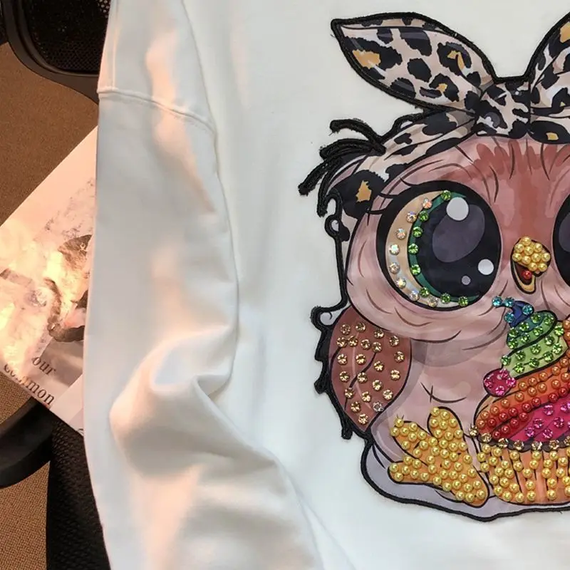 Женский свободный топ с круглым вырезом мультяшным принтом инкрустированный