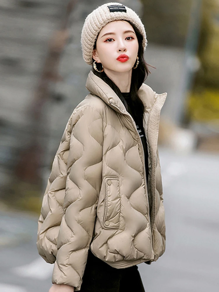 Изящный легкий брендовый пуховик Jiujiang короткое пальто для женщин новинка 2024 зима