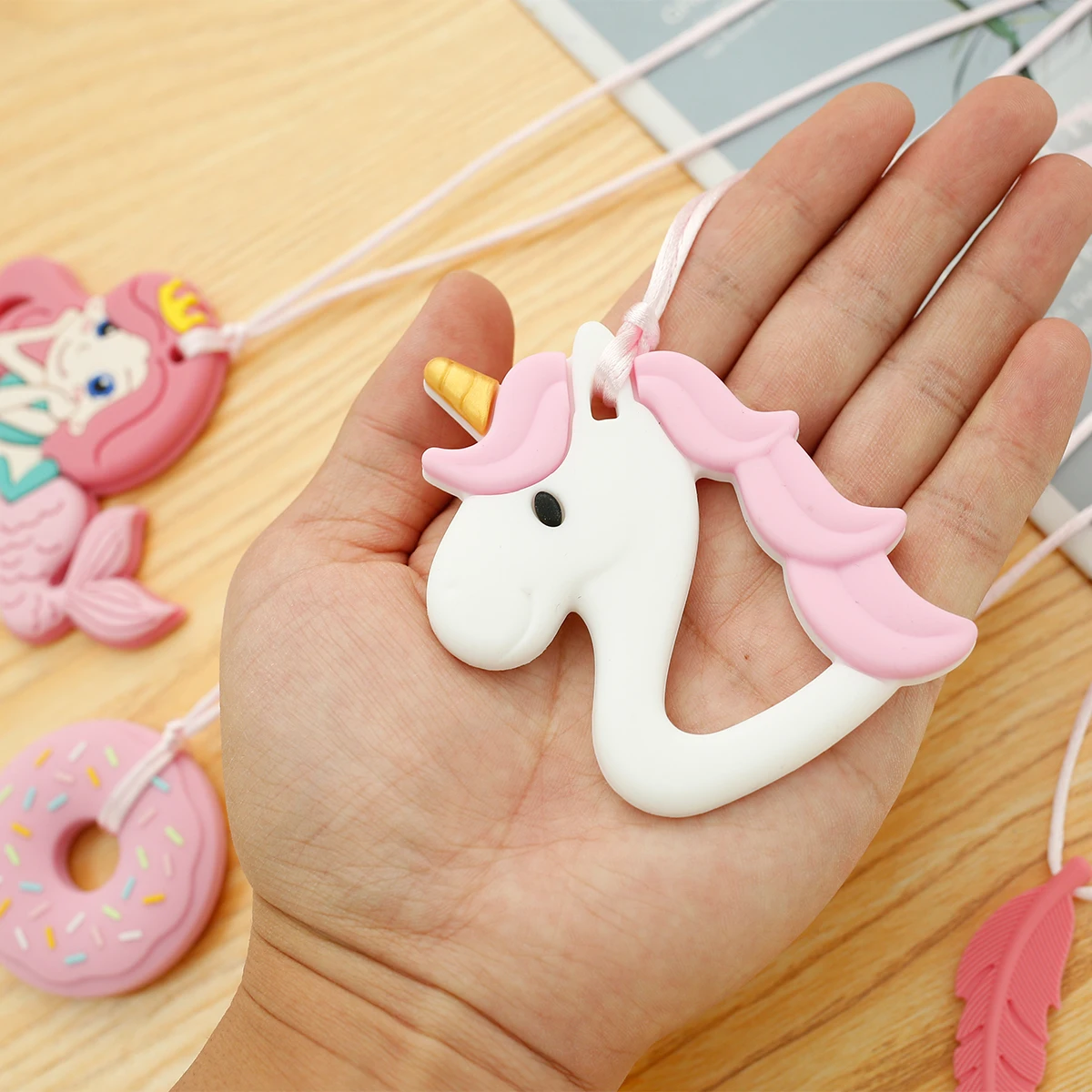 

L 5 шт. сенсорные жевательные ожерелья для детей для девочек Силиконовое ожерелье для прорезывания зубов оральный мотор жевательное ожерель...