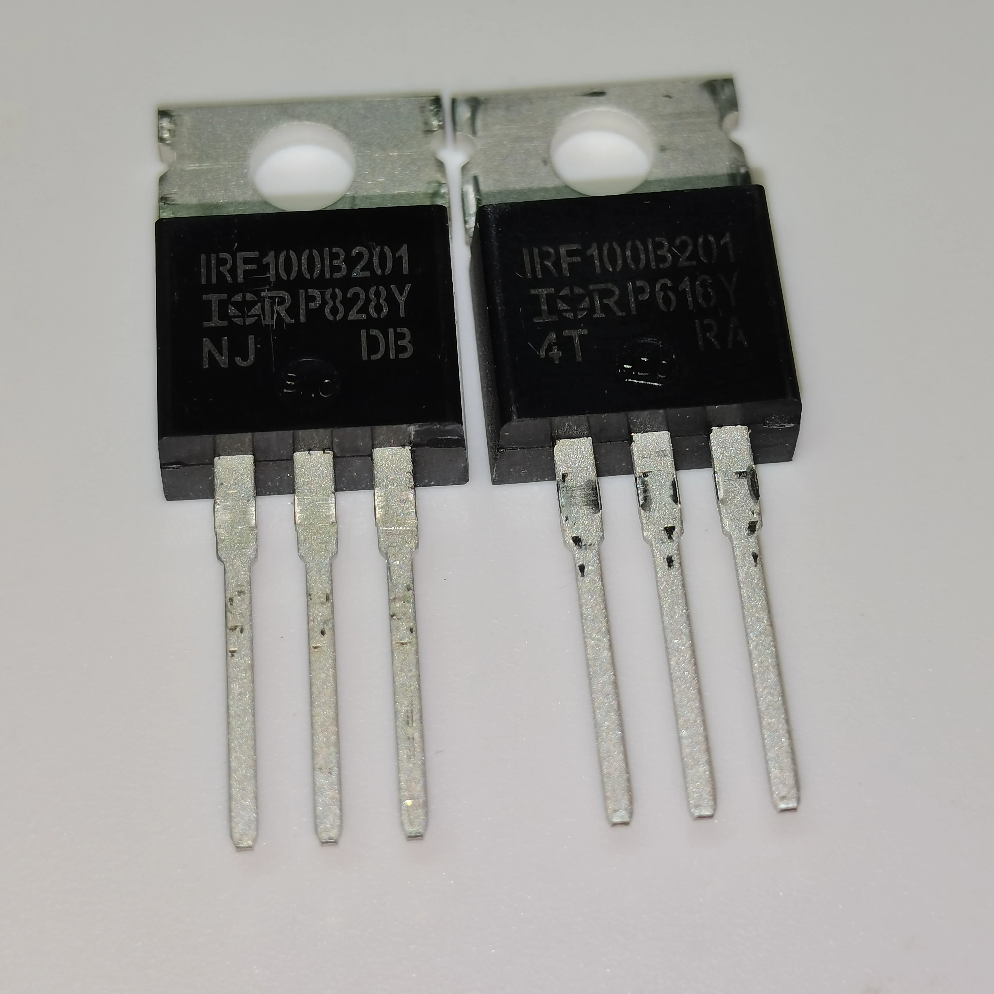 

IRF100B201 TO220 New original