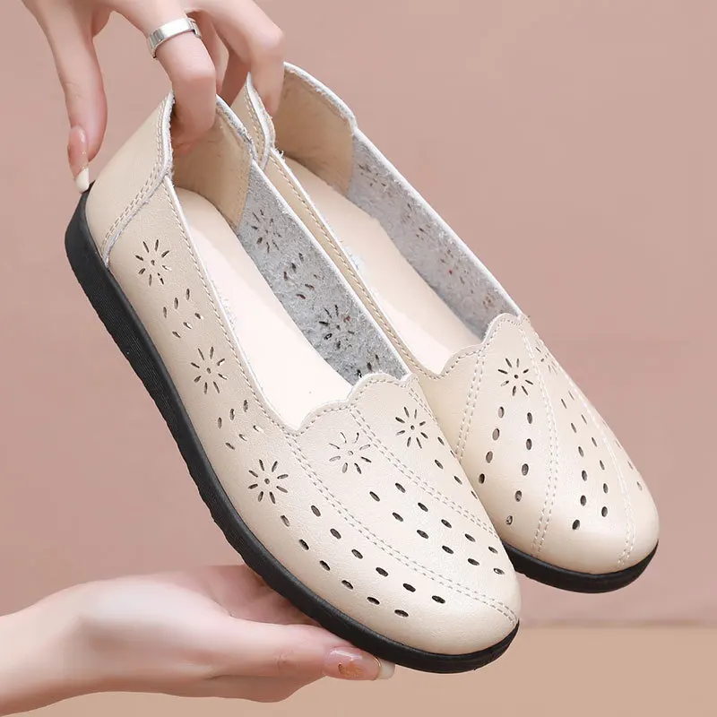 Leisure Women Flats 2023 Summer New Hollow Leather Flat Shoes Comfortable Ladies Loafers Breathable Female Walking Shoes Loafers
