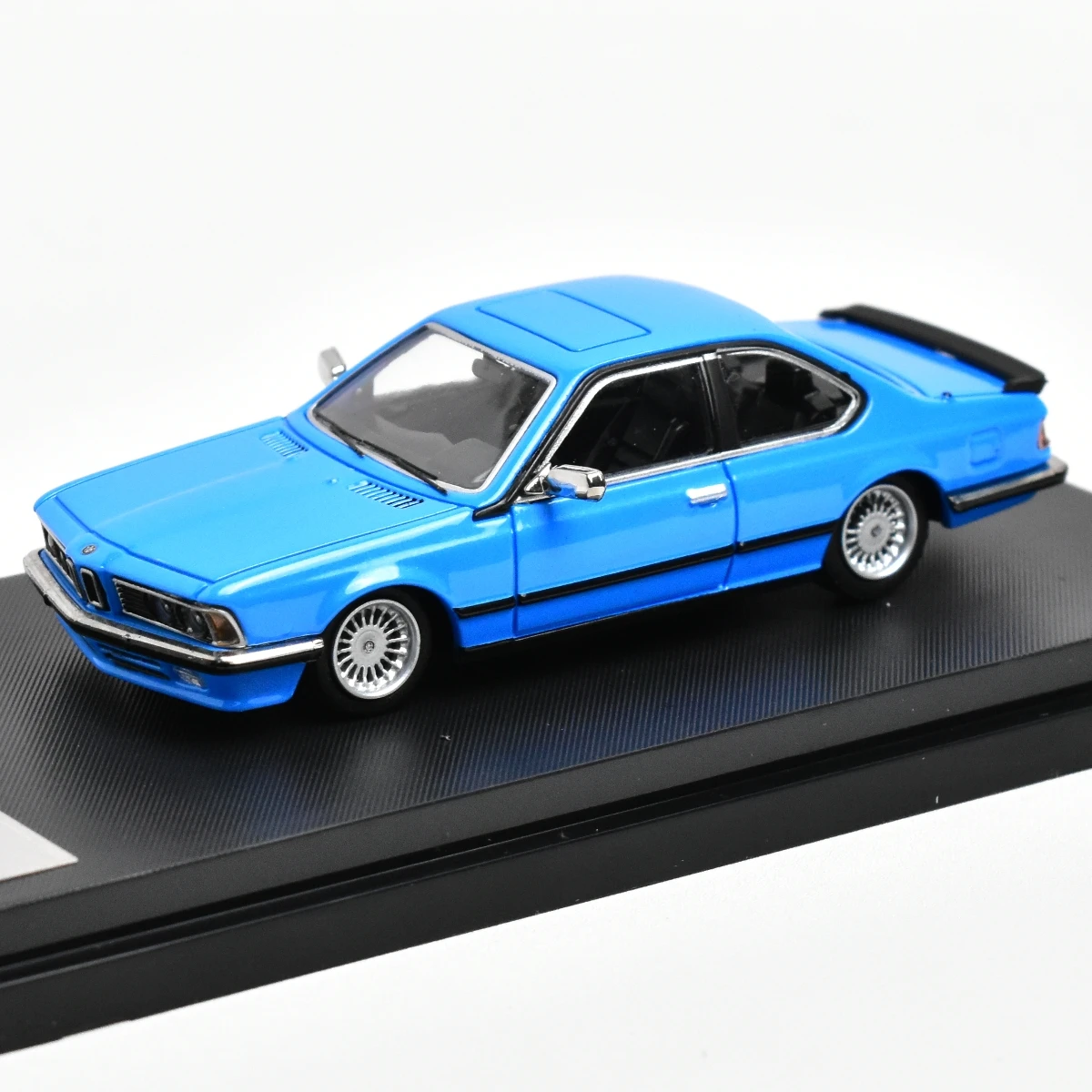 Литая модель автомобиля Street оружия SW 1:64 E24 635 CSI