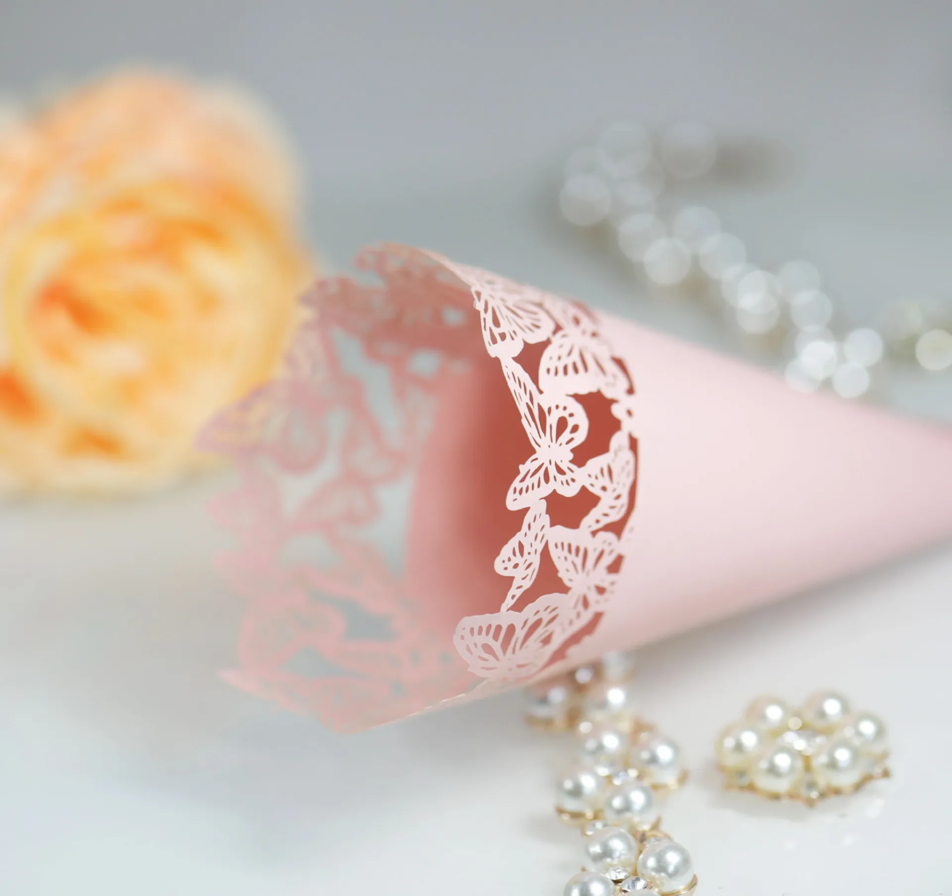 

100pcs Wedding Supplies Laser Cutout Wedding Flower Paper Tube White Butterfly Lace Paper Flower Tube