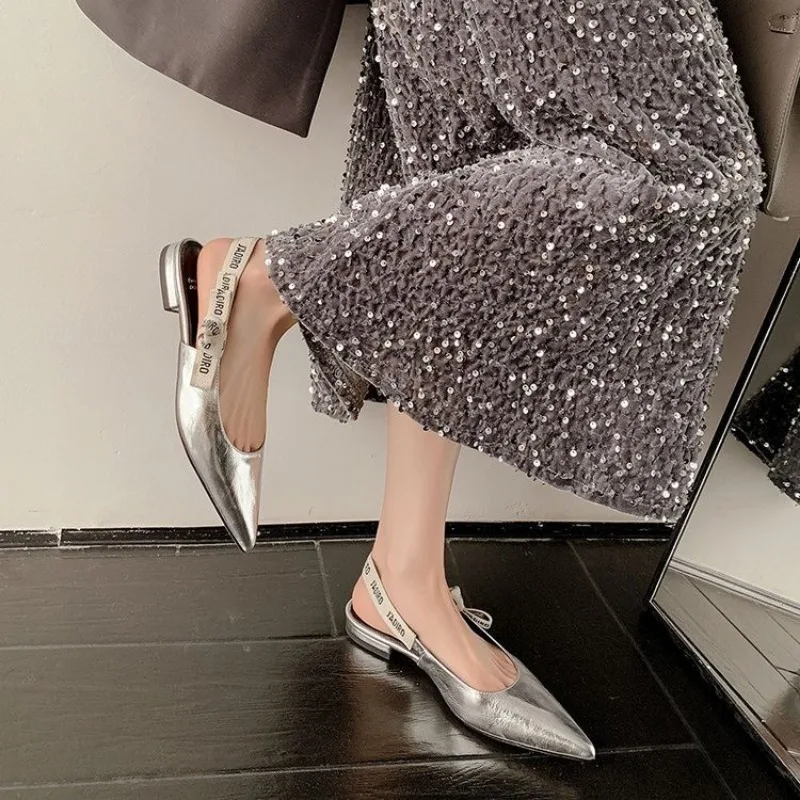 2025 новые модные однотонные сандалии на высоком каблуке с острым носком и пряжкой