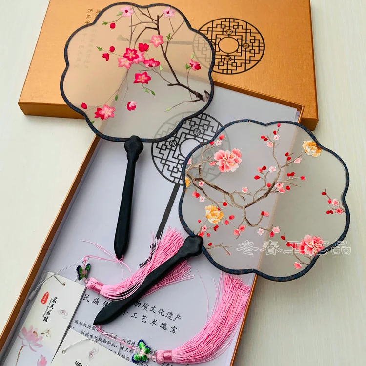

Suzhou Embroidery Fans Dance Fans Silk Decoration Fans Summer Vintage Chinese Embroidery Round Fans Luxury Hand Held Home Decor