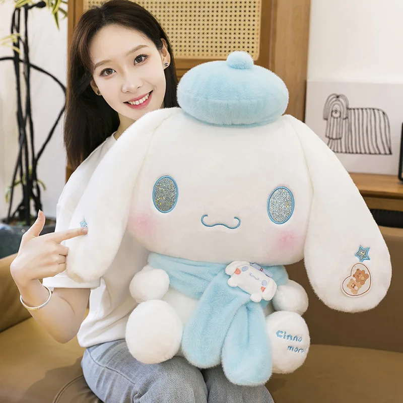 Фото Плюшевая игрушка Sanrio Cinnamoroll, белая собачка с блестящими глазами и синим шарфом, мягкая игрушка-плюш синего цвета. №1