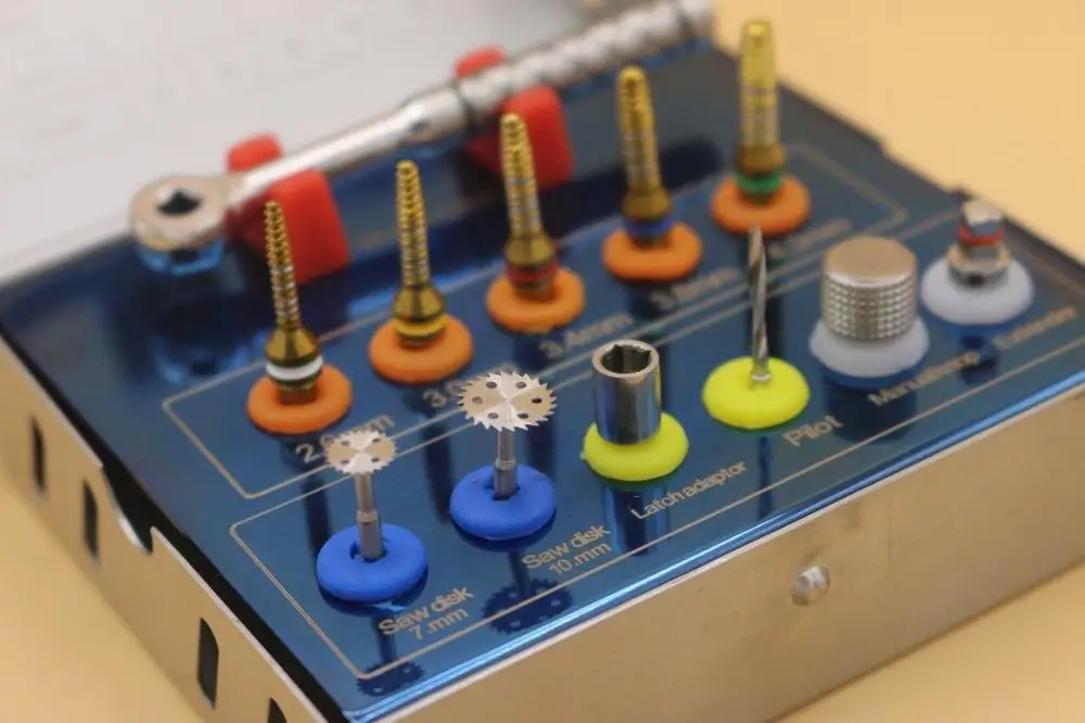 Комплект расширителей Т-образных костей. Подъем пазухи с пильными дисками.