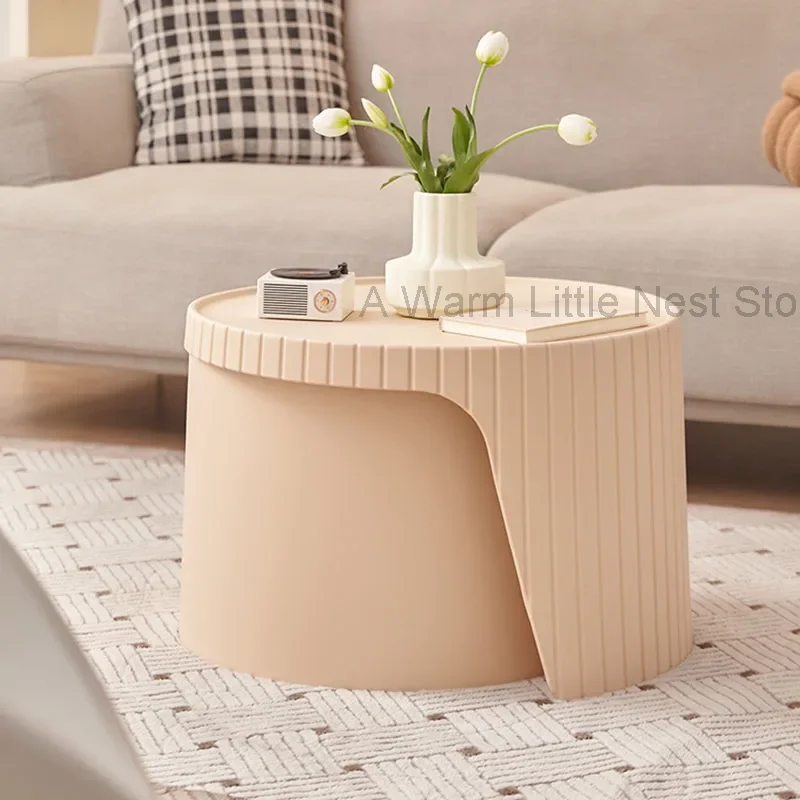 Пластиковый круглый журнальный столик