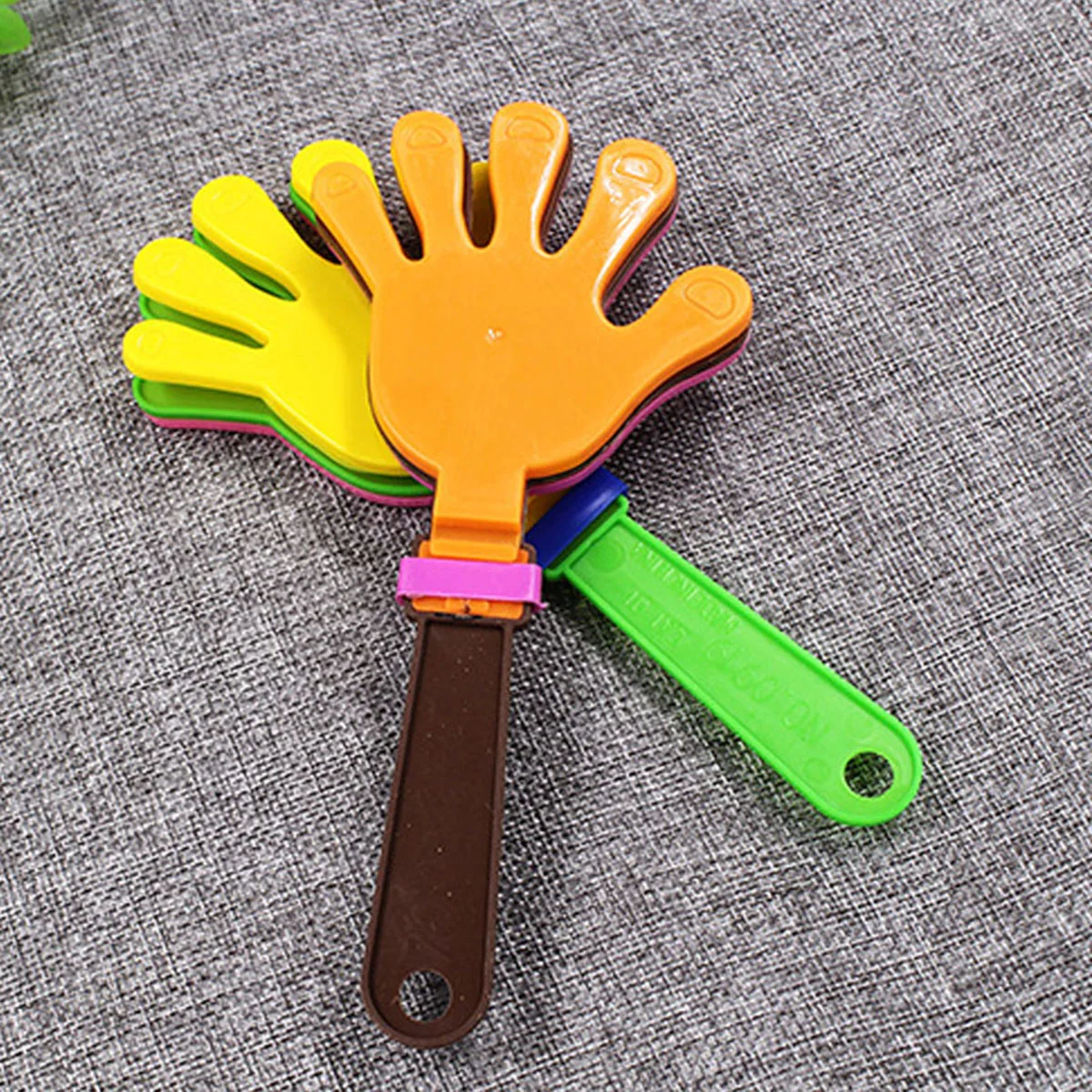 

20pcs Hand Clappers Noisemakers Funny Hands Clap Applause Maker Noise Makers Party Favors Cheer Prop Plam New Years Noise Makers