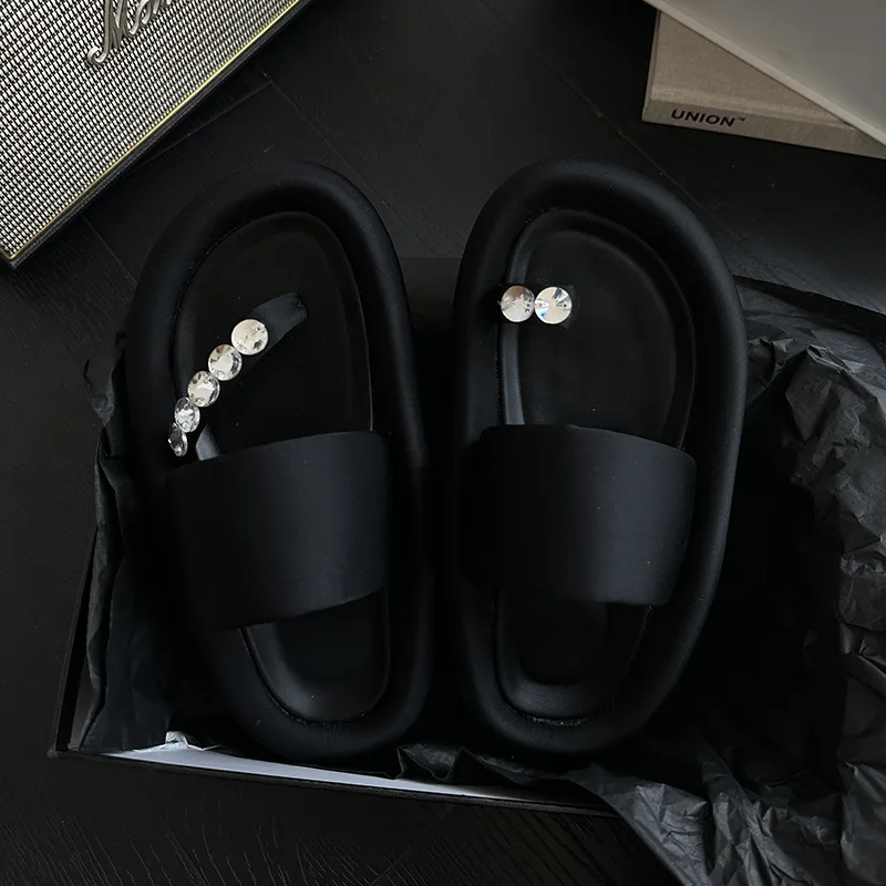 

VERO EVA Korean Versatile Rhinestone Clamping Toe Fashion Women's Slide 2023 Spring/Summer New Irregular Mandarin Duck Slippers
