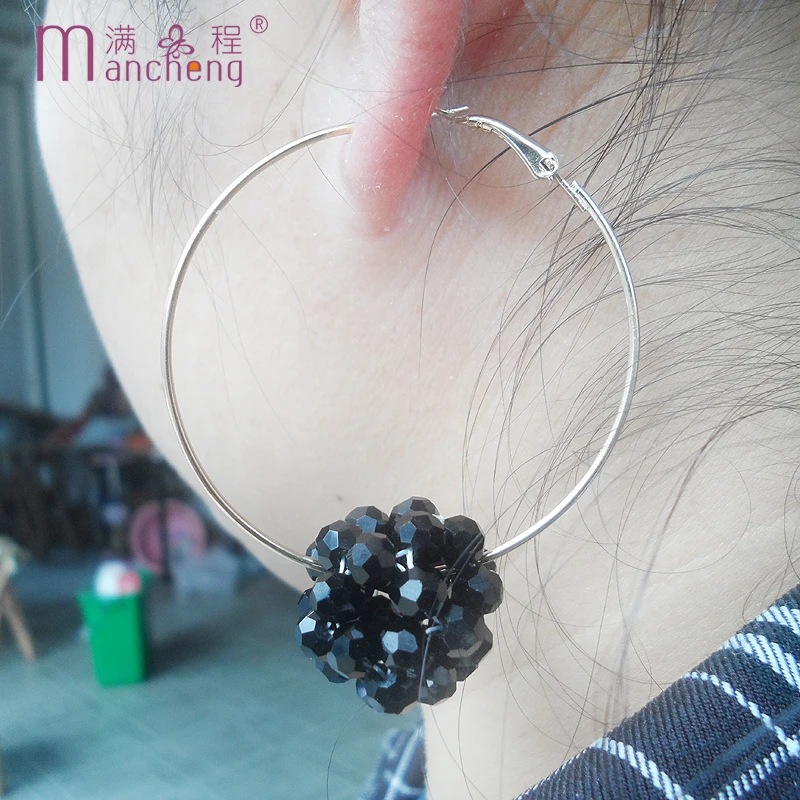 Официальные серьги Tiki-website по 2 грн в стиле панк с черными кристаллами для женщин и