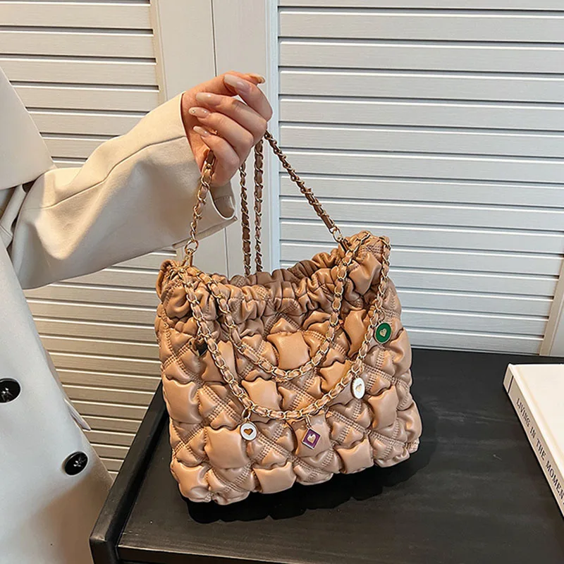 

Quilted Pleated Crossbody Bag for Women Padded Shoulder Bag Design Tote Cute Winter Bucket Bag Casual Handbags Chain Shopper Bag