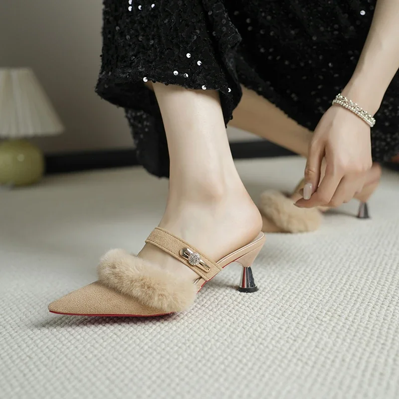 Женские туфли на высоком каблуке с острым носком