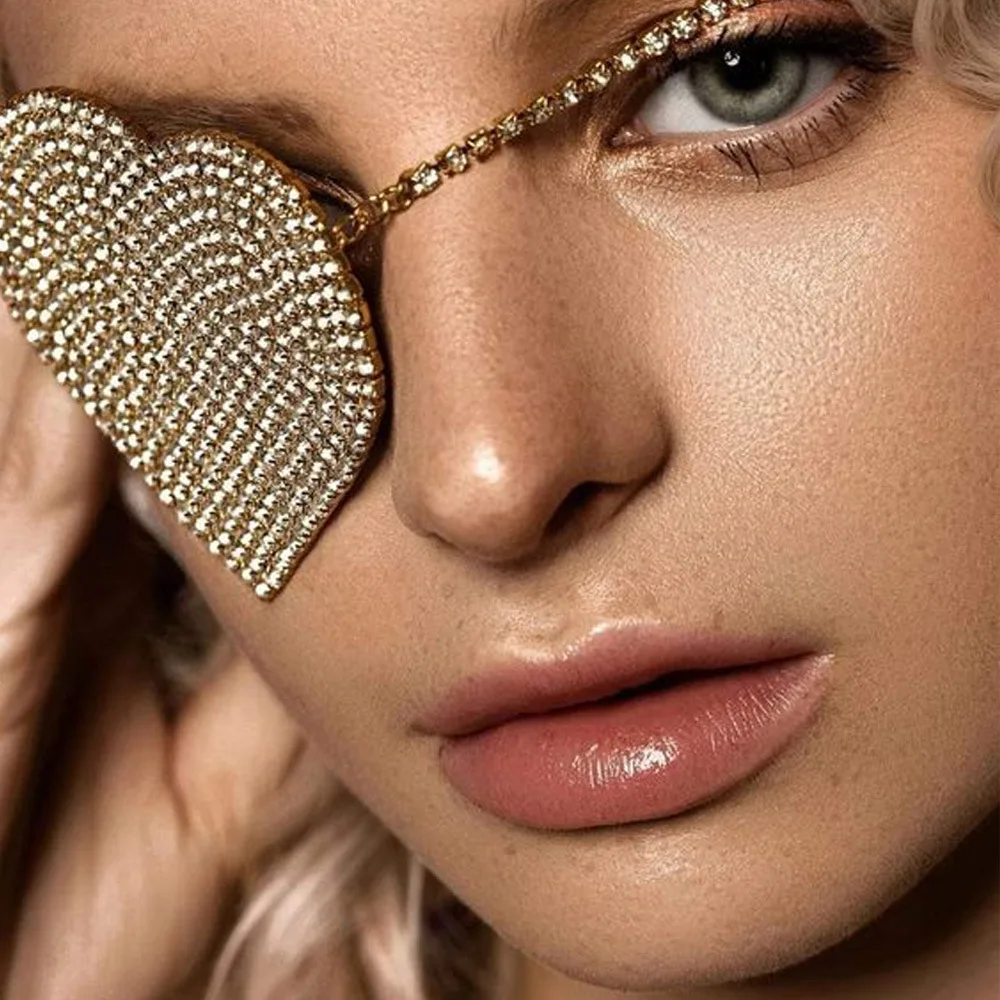 

2023 Fashion Trend Rhinestone Sparkly Mask Love Face Jewelry Halloween Party Personalized Ladies Accessories