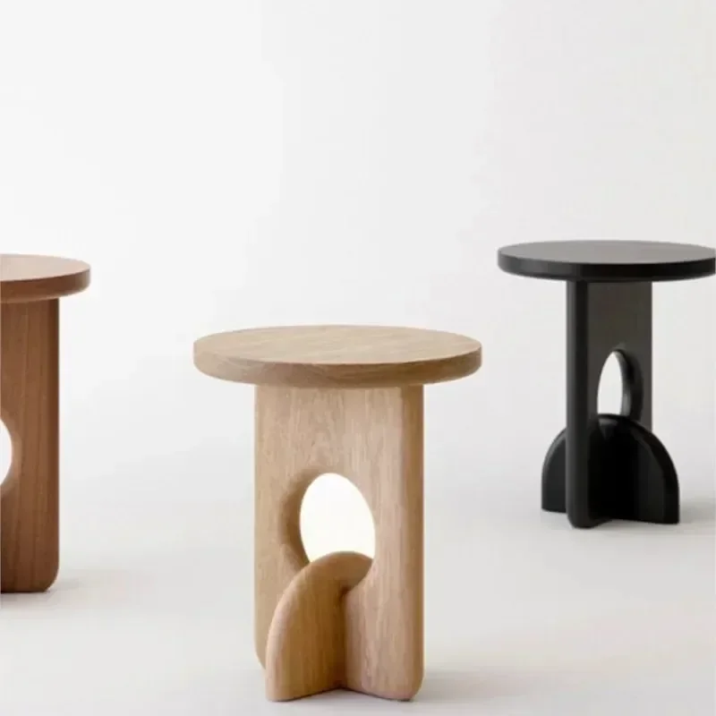 Деревянный скандинавский круглый стол в центре гостиной простая сторона легкий