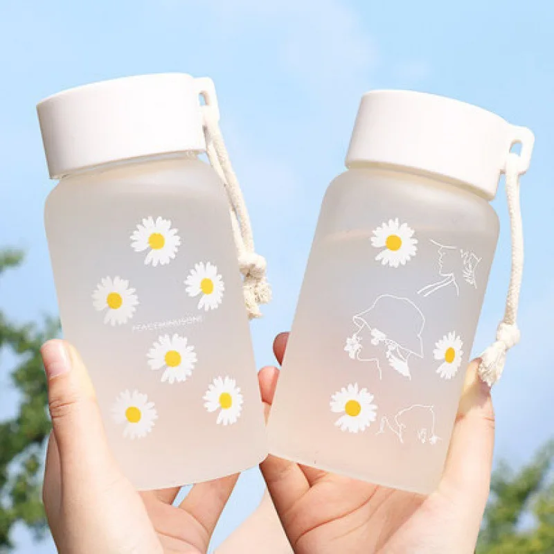 

500ml Small Daisy Transparent Plastic Water Bottles BPA Free Creative Frosted Water Bottle With Portable Rope Travel Tea Cup