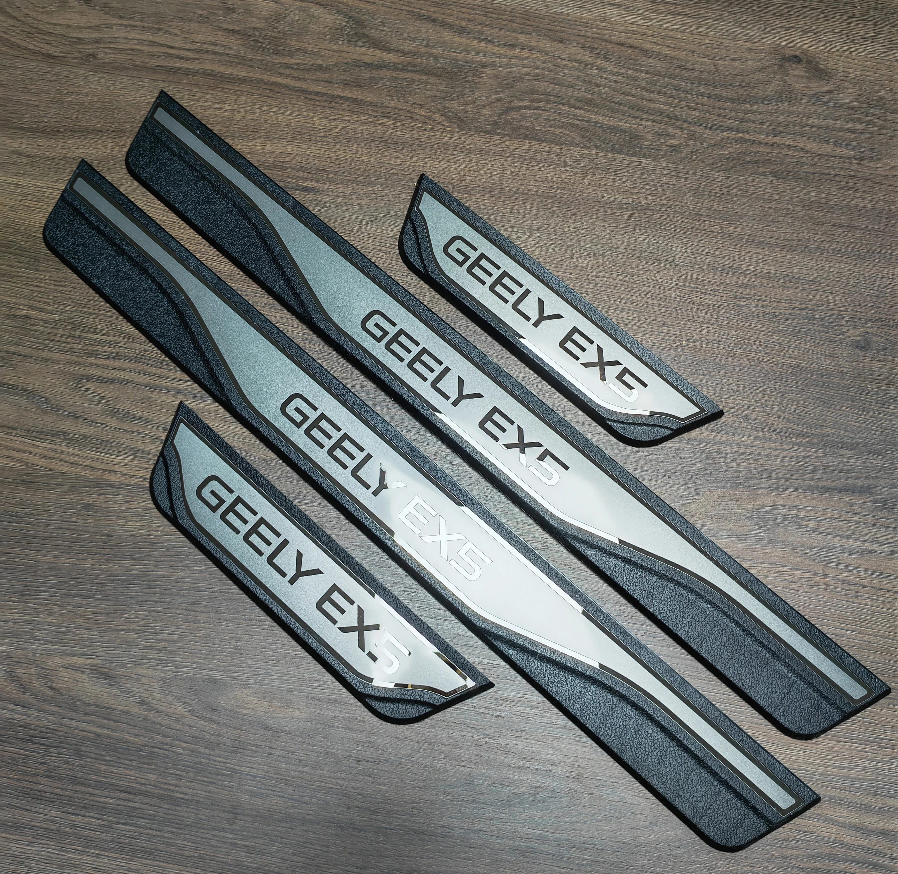 Фото Накладка на порог из нержавеющей стали для GEELY EX5 2025-2026 №2