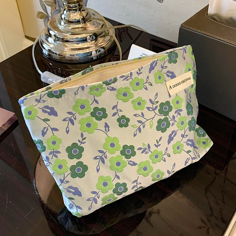 Маленькая косметичка с рельефным цветком и художественной печатью сумка для