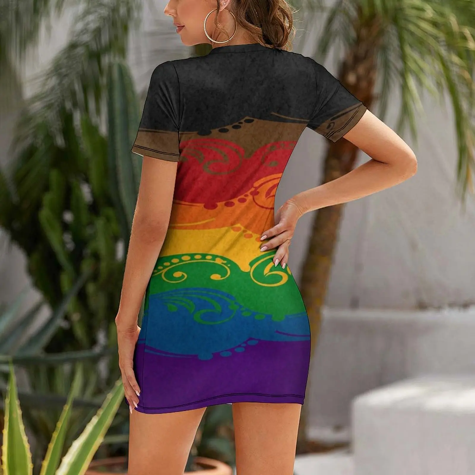 Необычное платье с короткими рукавами и закрученным вставным флагом Rainbow Pride