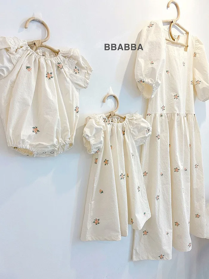 

Apanese and Korean Children's Clothing Summer Embroidered Triangle Romper Dress Parent-child Wear Japan Style Dresses
