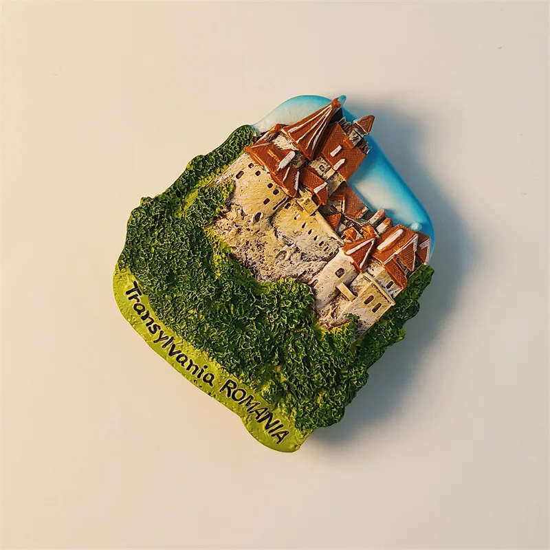Фото Румынская достопримечательность, экскурсия по Коричневому замку, визуальный 3D-сувенир, декоративный магнит на холодильник из смолы. №2