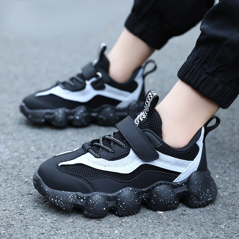 

2023 Брендовая детская модная спортивная обувь, высококачественные уличные кроссовки для мальчиков, кроссовки для отдыха, детская повседневная прогулочная обувь